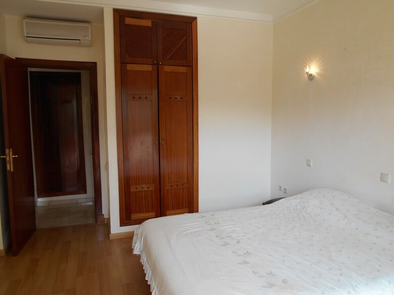 Lovely Two Bedroom Apartment Ref T24302
