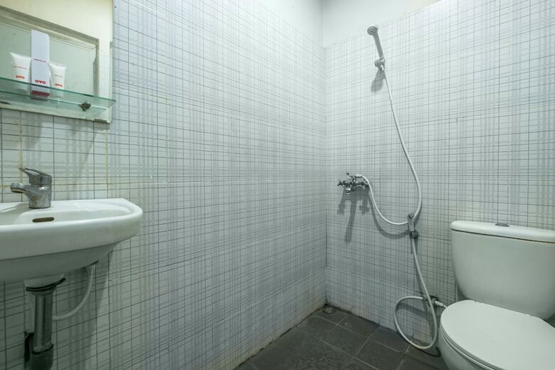 Hostal Oyo 1444 Hotel Patradisa