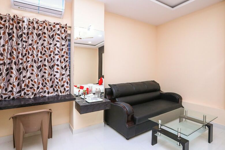 Hotel Suvarna Suites