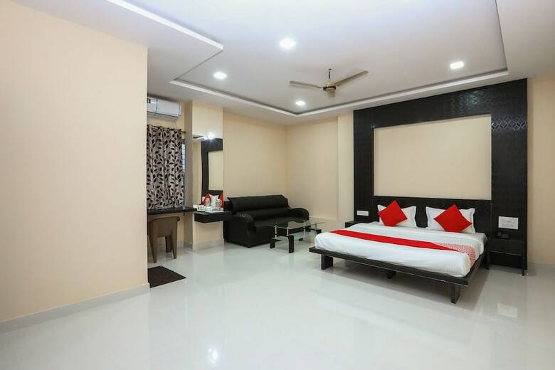 Hotel Suvarna Suites