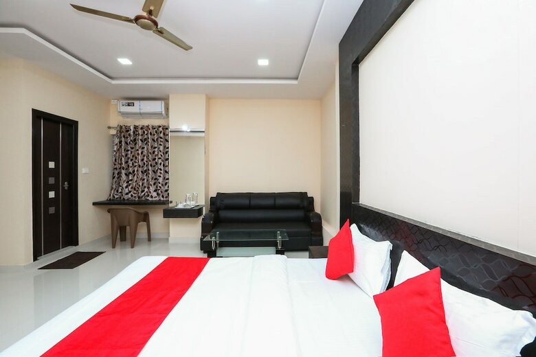 Hotel Suvarna Suites