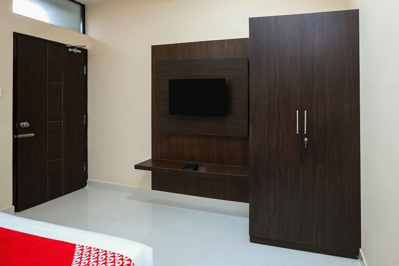 Hotel Suvarna Suites