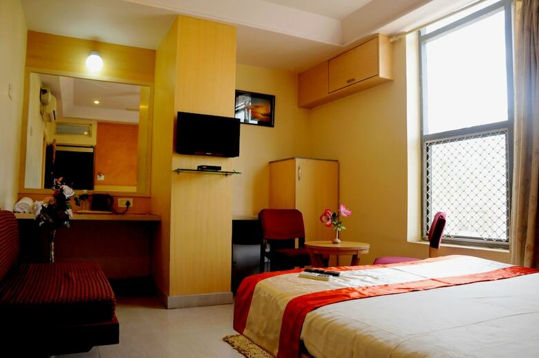 Hotel Suvarna Suites