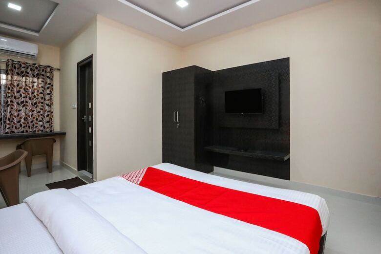 Hotel Suvarna Suites
