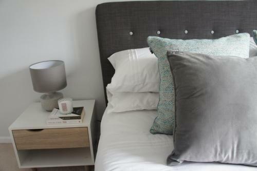 Urban Accommodations - The Thames