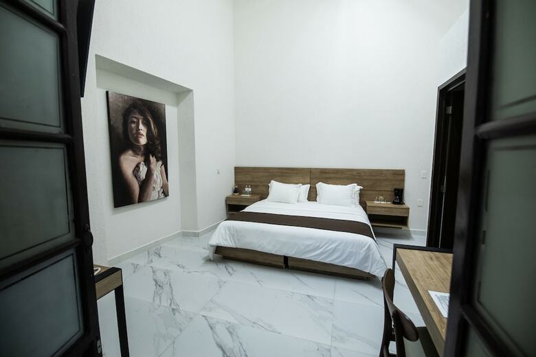 Hotel Via Real