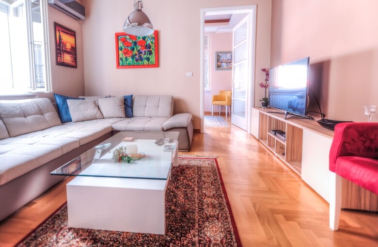 Crown Apartment