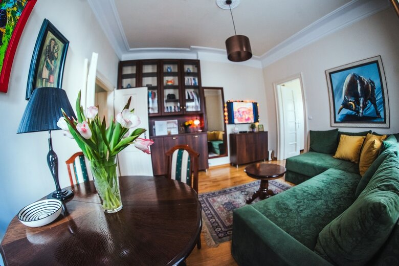 Crown Apartment