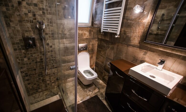 Crown Apartment