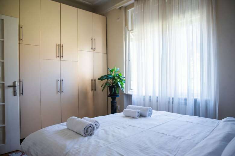 Crown Apartment