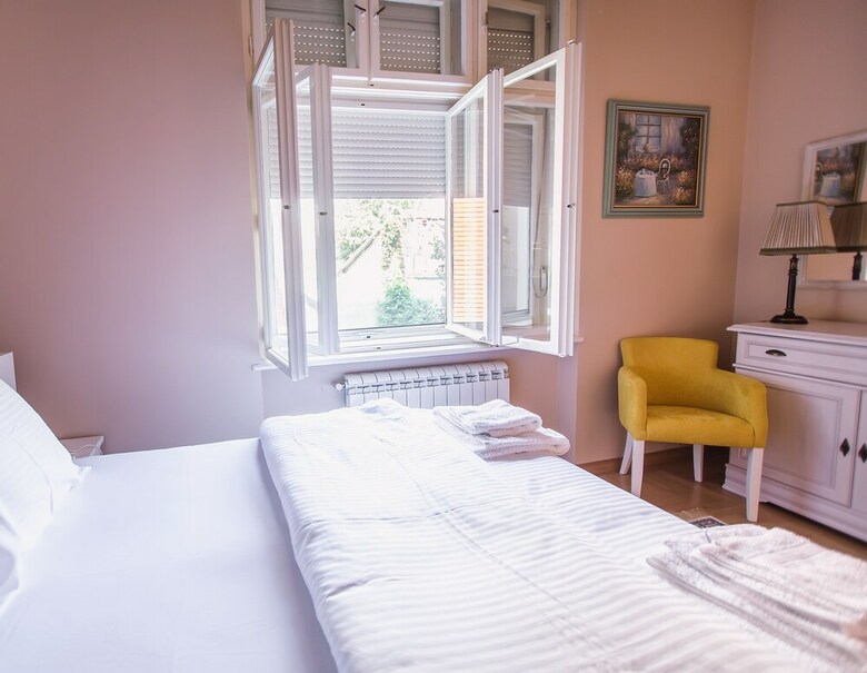 Crown Apartment