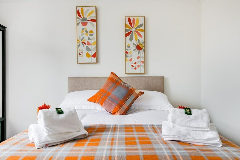 Super Central Hotel Style Ensuite Bedroom #9