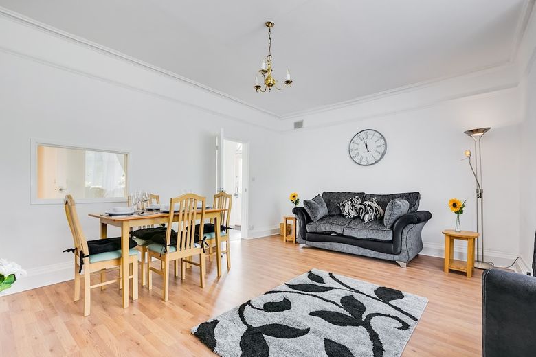 Super Central Cambridge Park View Apartment #18