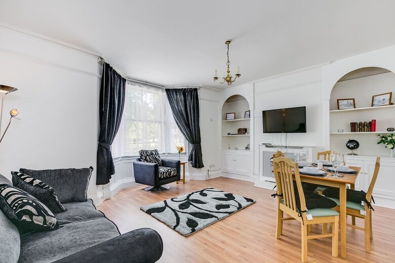 Super Central Cambridge Park View Apartment #18