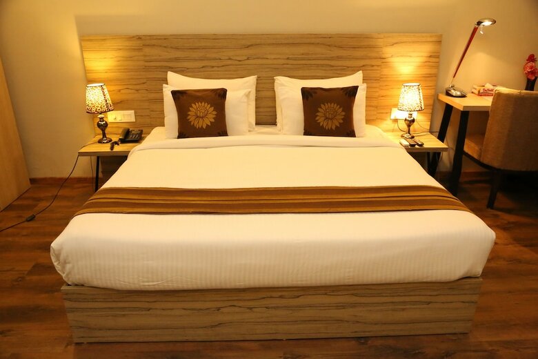 Hotel Royal Residence Malibu Town