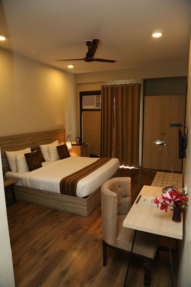 Hotel Royal Residence Malibu Town