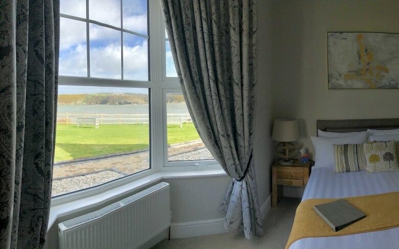 Hotel Treddolphin Guest House