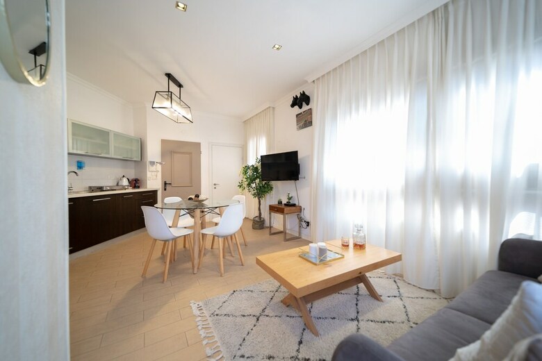 Amazing Apartment- 5 Min From The Beach