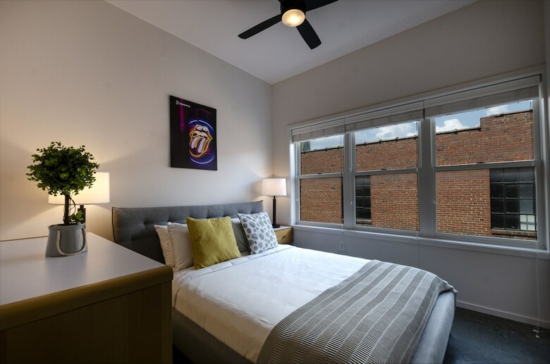 Acklen Luxury Condos By Hosteeva