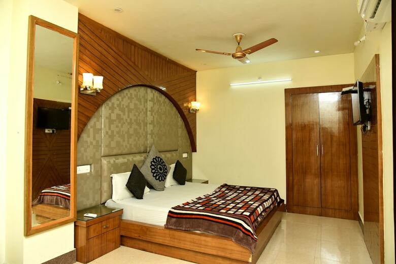 Hotel Ganga Basin