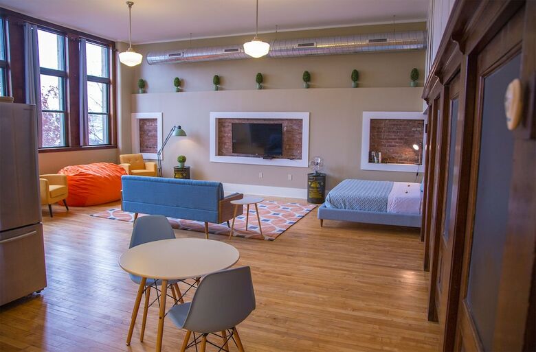 Hotel School 31 Lofts At Colors Studios
