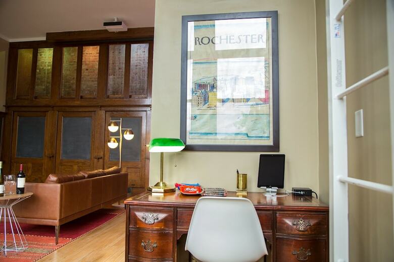 Hotel School 31 Lofts At Colors Studios