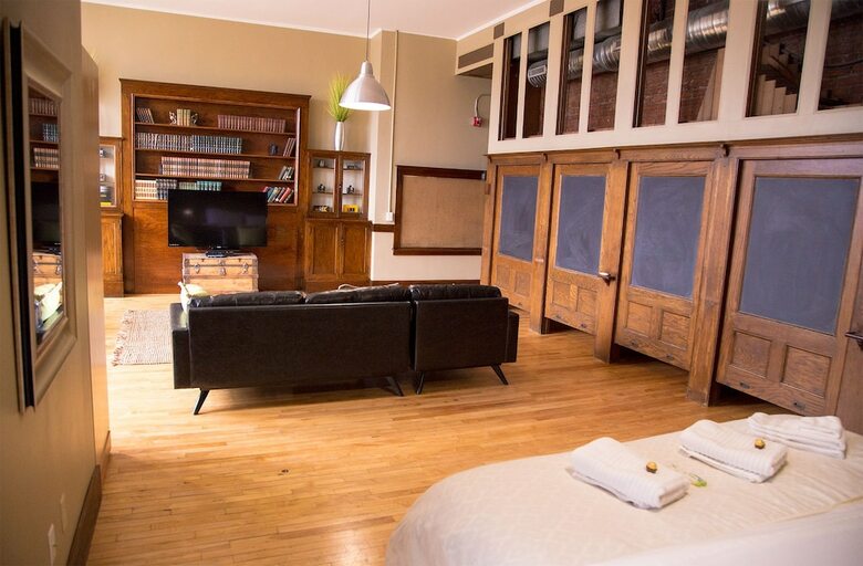 Hotel School 31 Lofts At Colors Studios