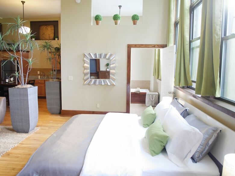 Hotel School 31 Lofts At Colors Studios