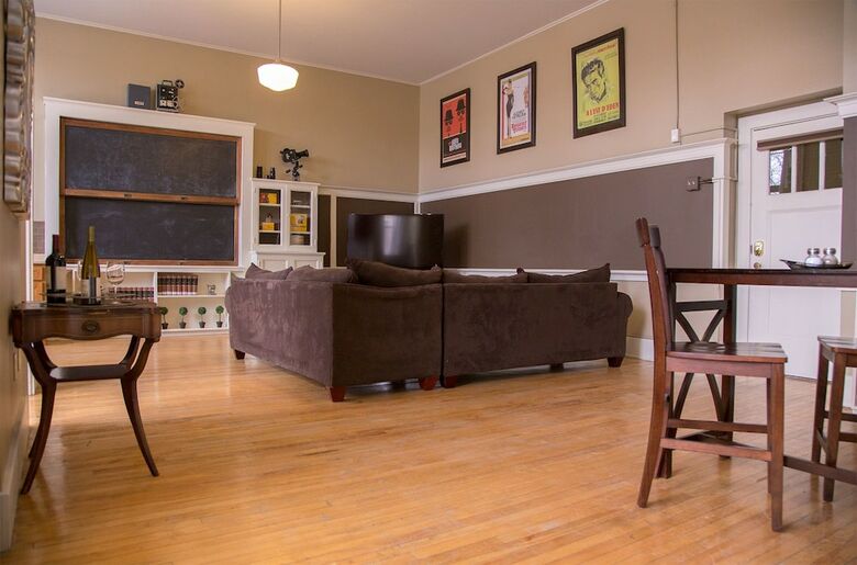 Hotel School 31 Lofts At Colors Studios