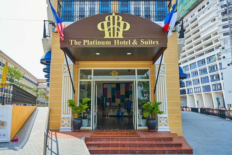 Oyo Home 44077 The Platinum Hotel & Suites- King