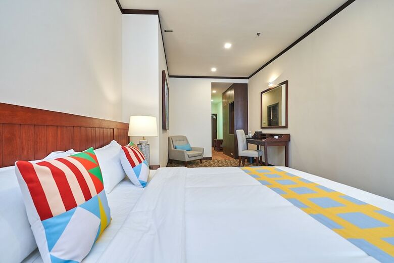 Oyo Home 44077 The Platinum Hotel & Suites- King