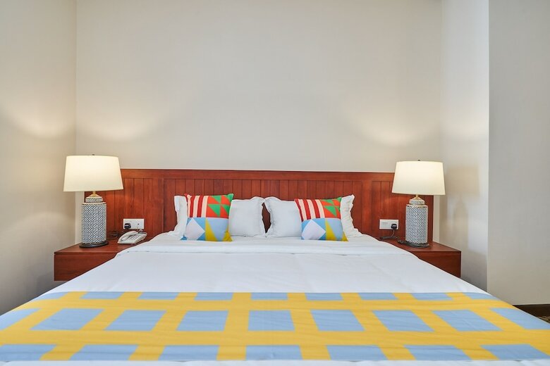 Oyo Home 44077 The Platinum Hotel & Suites- King