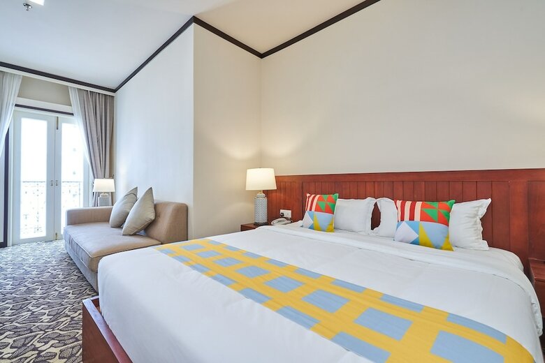 Oyo Home 44077 The Platinum Hotel & Suites- King