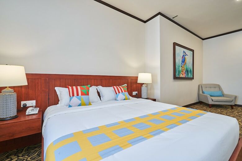 Oyo Home 44077 The Platinum Hotel & Suites- King