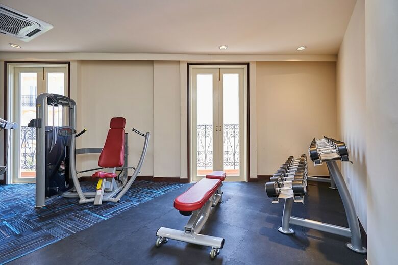 Oyo Home 44077 The Platinum Hotel & Suites- King