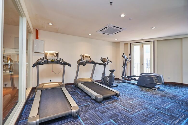 Oyo Home 44077 The Platinum Hotel & Suites- King