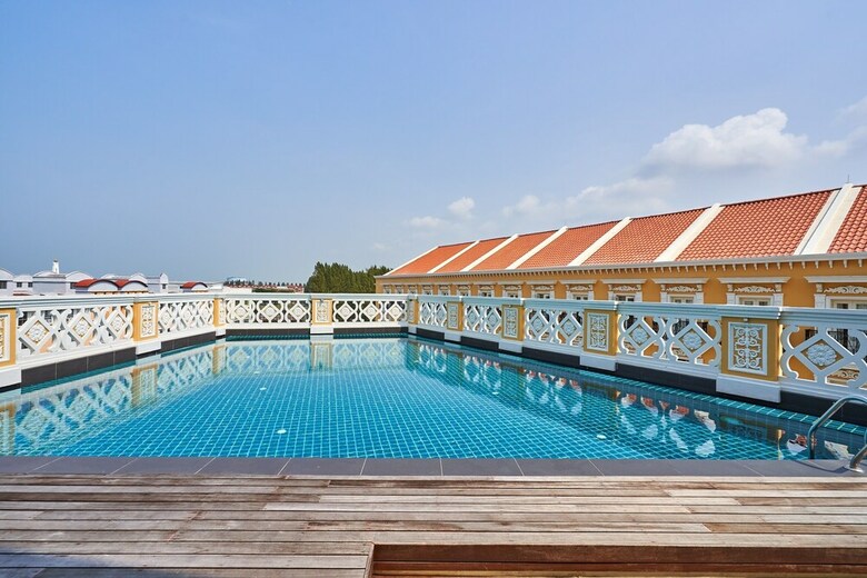 Oyo Home 44077 The Platinum Hotel & Suites- King