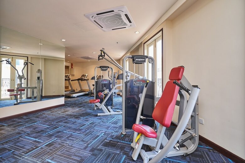 Oyo Home 44077 The Platinum Hotel & Suites- King