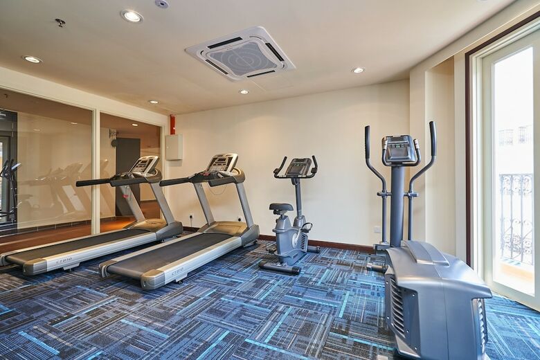 Oyo Home 44077 The Platinum Hotel & Suites- King