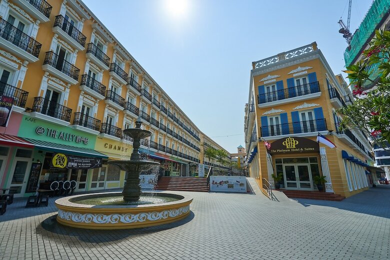 Oyo Home 44077 The Platinum Hotel & Suites- King