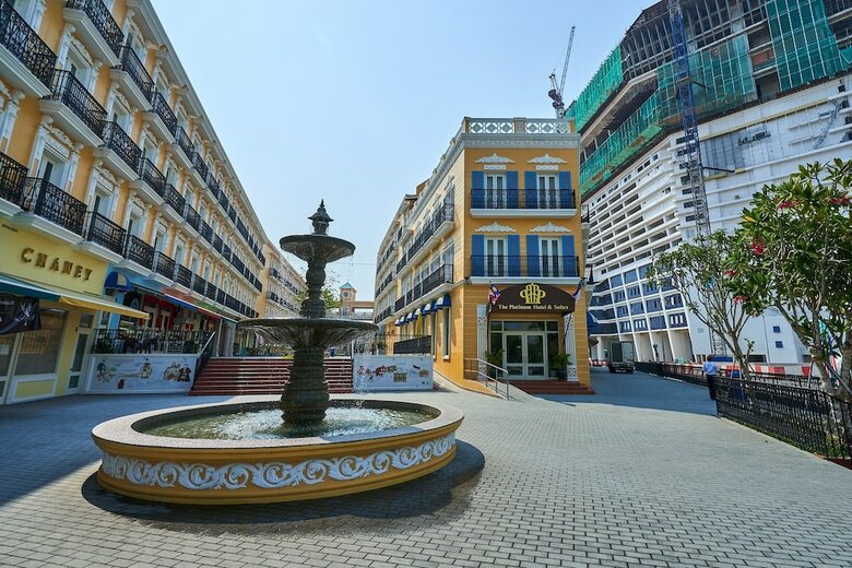 Oyo Home 44077 The Platinum Hotel & Suites- King