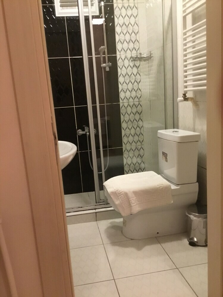 Berce Apartment & Suites