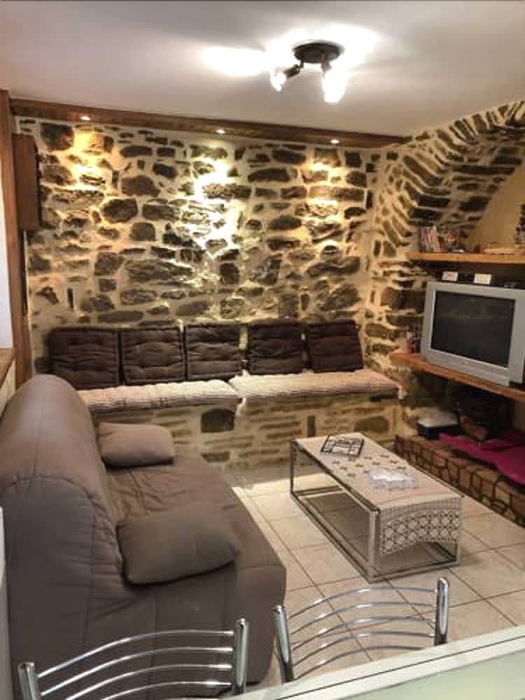 Gite In The Heart Of Corbi�res