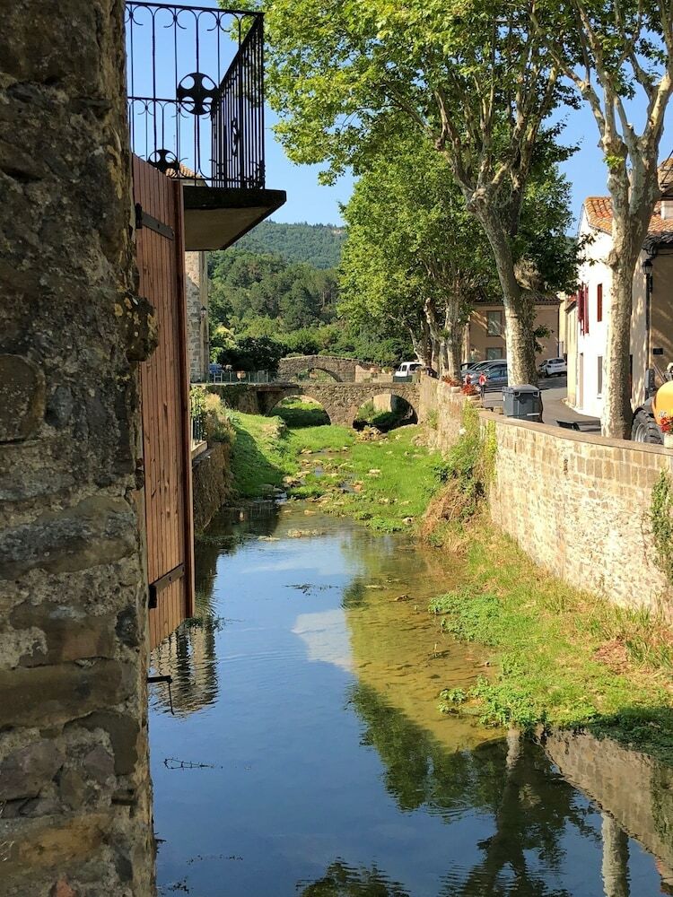 Gite In The Heart Of Corbi�res