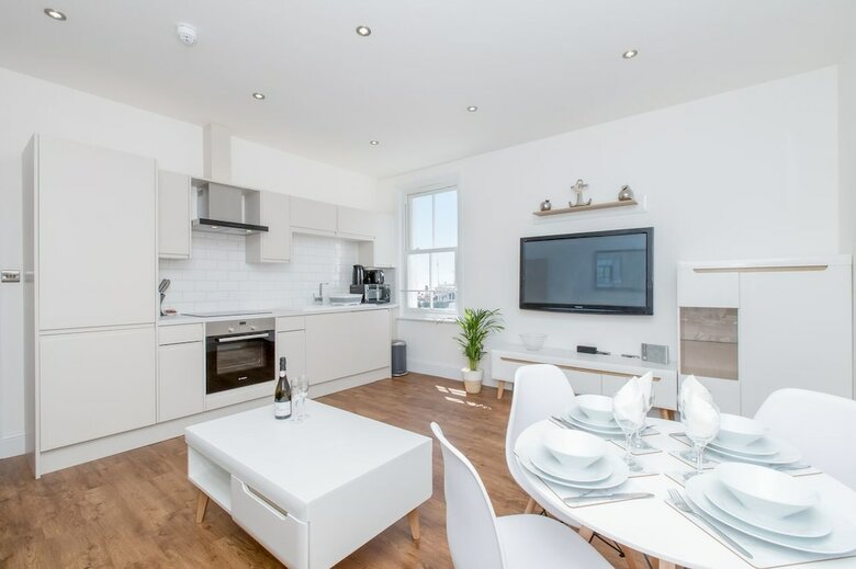 Marina Vista - Luxury Seafront Apartments