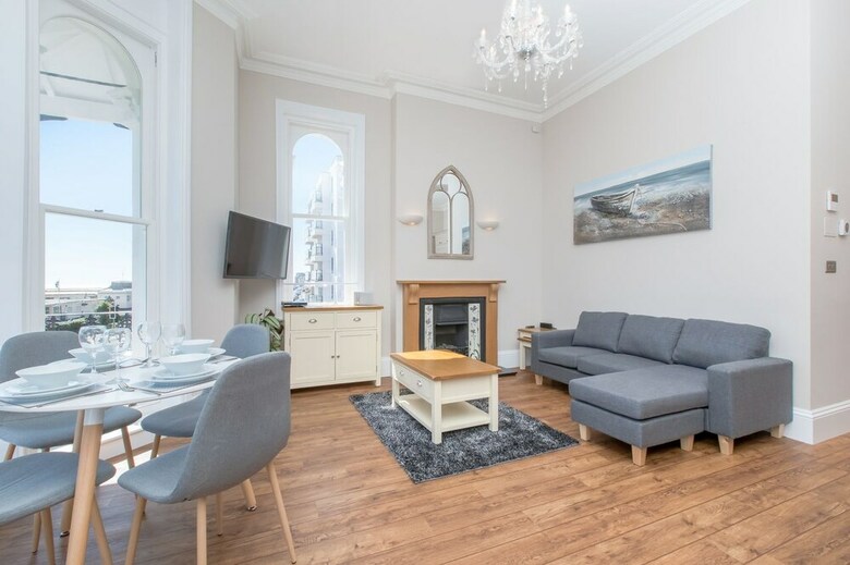 Marina Vista - Luxury Seafront Apartments