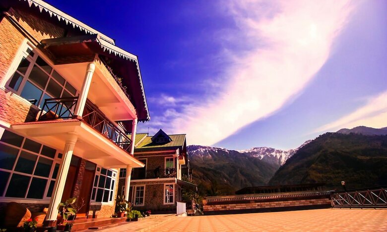 Hotel Alpine Village Resort