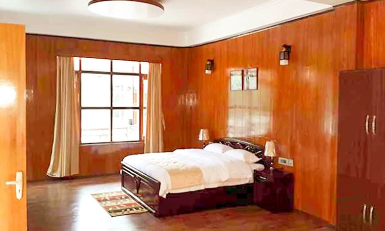 Hotel Alpine Village Resort