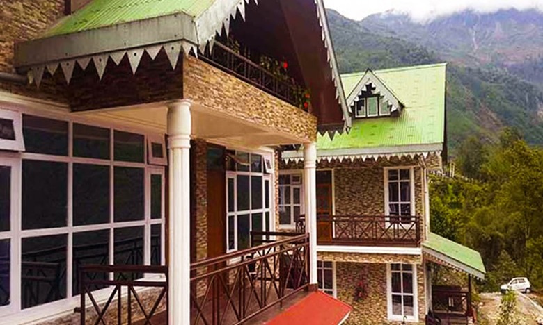 Hotel Alpine Village Resort