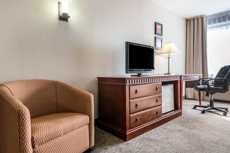Hotel Comfort Inn And Suites